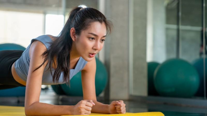 B&agrave;i tập plank gi&uacute;p n&acirc;ng cao sức chịu đựng của cơ xương khớp