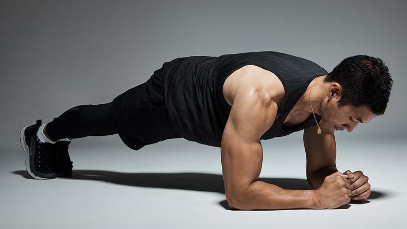 B&agrave;i tập plank gi&uacute;p ph&aacute;t triển cơ bắp một c&aacute;ch to&agrave;n diện