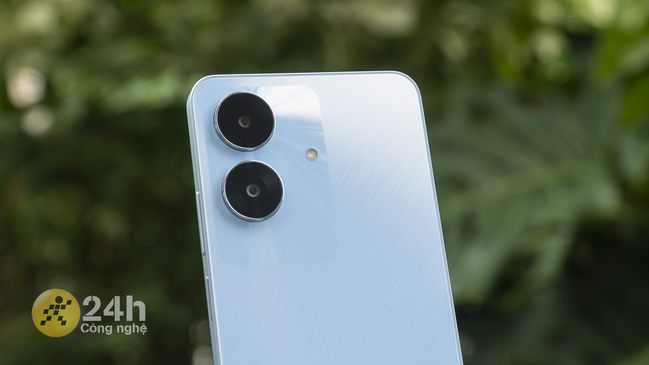 Cụm camera của realme Note 60 được thiết kế đơn giản và hài hòa hơn so với realme Note 60.