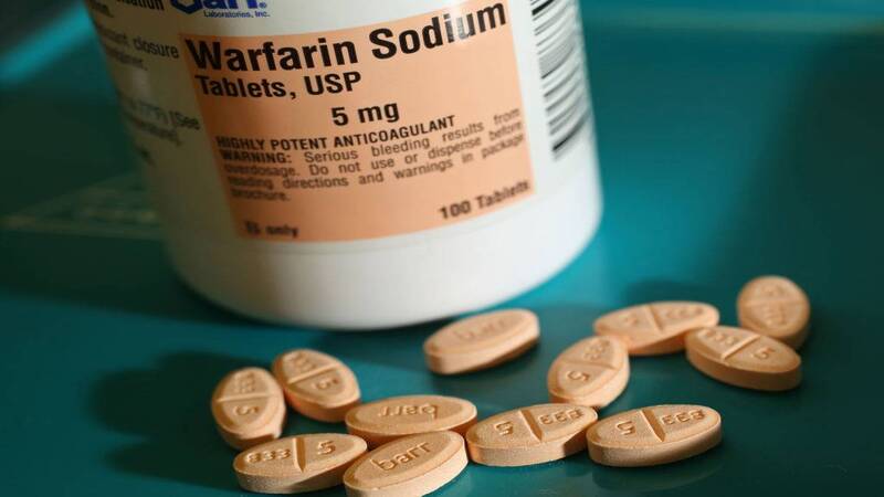 Khi sử dụng vitamin E với thuốc chống đông máu sẽ làm tăng nguy cơ chảy máu