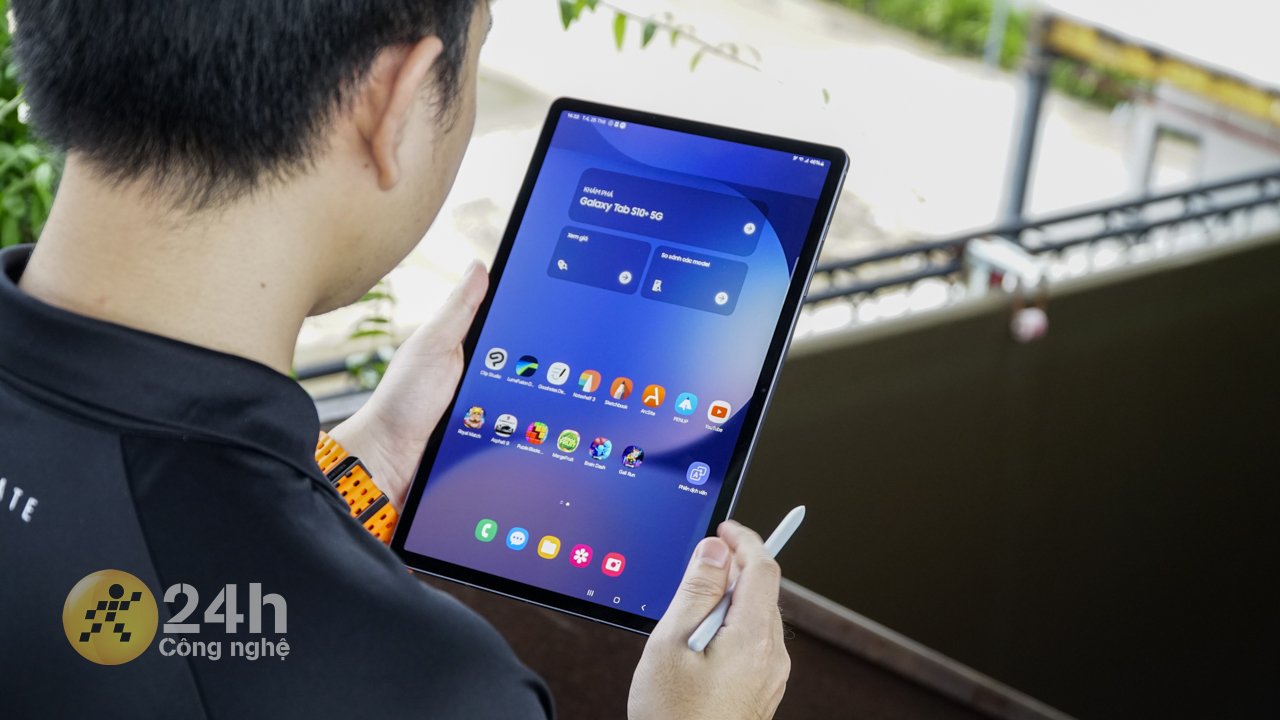 Galaxy Tab S10+ được trang bị bộ cấu hình rất mạnh mẽ. Galaxy Tab S10+ được trang bị bộ cấu hình rất mạnh mẽ.