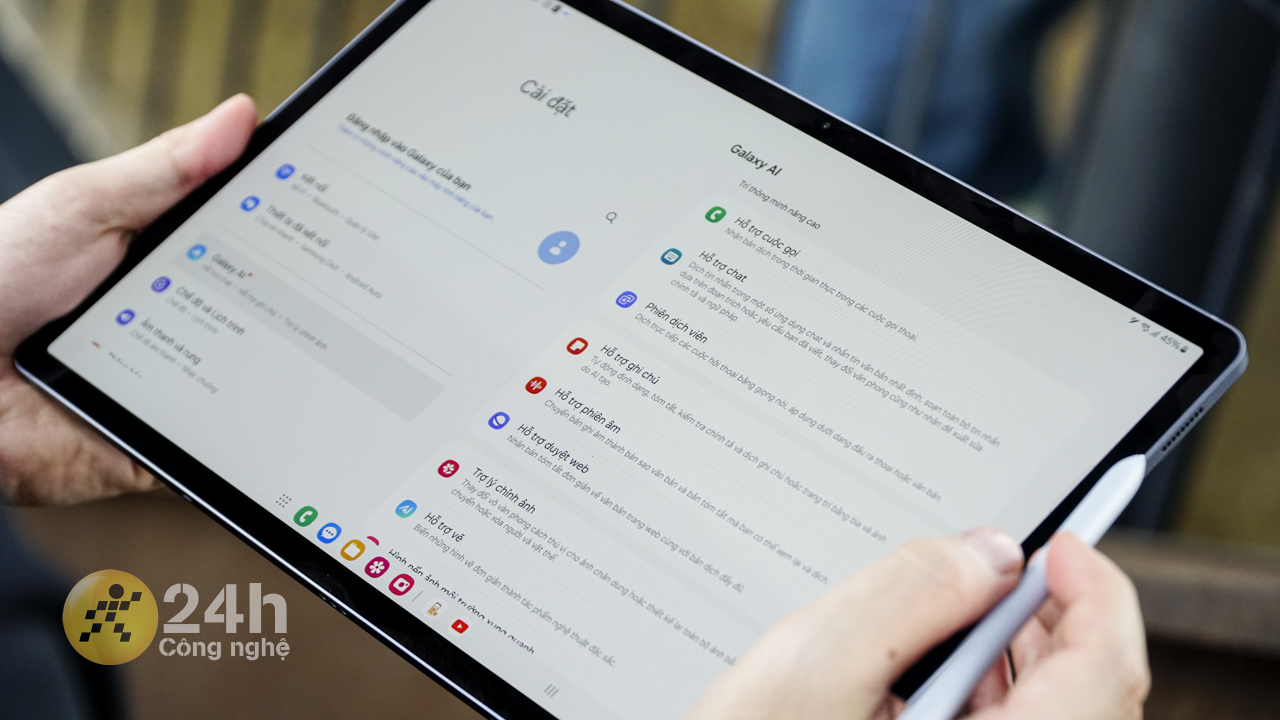 Chiếc tablet này còn được trang bị đầy đủ tính năng Galaxy AI để bạn sử dụng. Chiếc tablet này còn được trang bị đầy đủ tính năng Galaxy AI để bạn sử dụng.