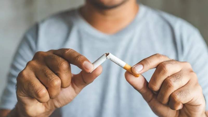 Bỏ thuốc lá là một trong những cách giúp tăng cường hấp thụ canxi của cơ thể