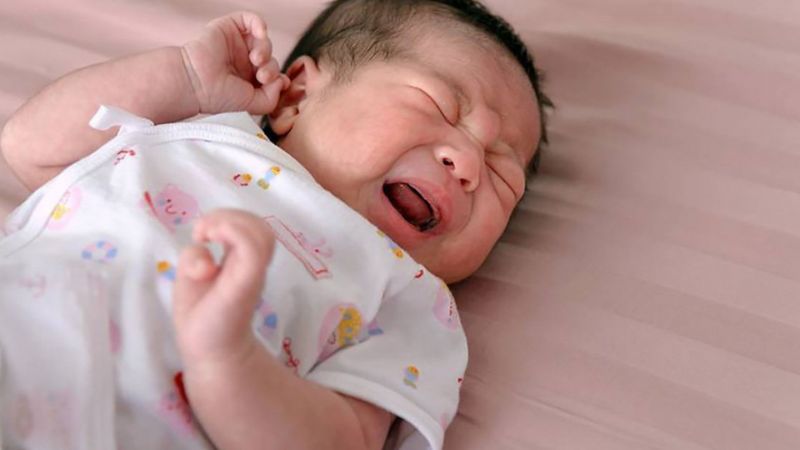 Tiểu đêm do uống nước trước khi ngủ có thể ảnh hưởng đến giấc ngủ của bé
