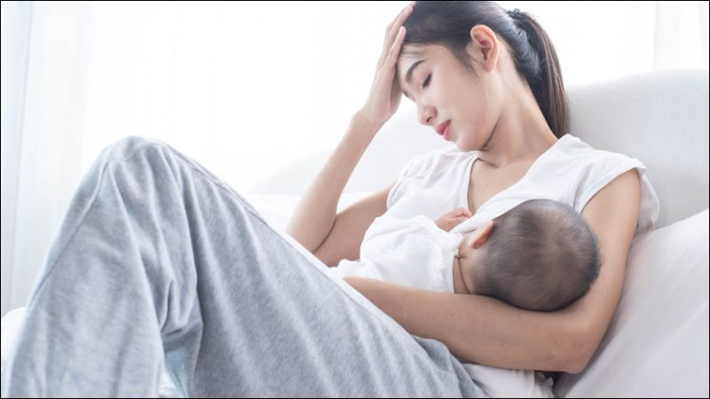 Trẻ uống nhiều nước có thể giảm bú và làm giảm khả năng tiết sữa của mẹ