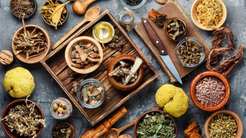 Mần tưới có thể kết hợp cùng nhiều loại dược liệu để chữa bệnh