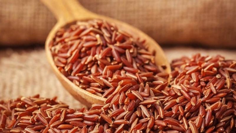 Cơm gạo lứt là nguồn thực phẩm chứa carbohydrates lành mạnh
