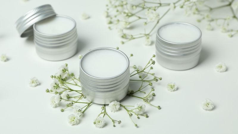 Nhiều loại kem dưỡng ẩm có thêm các thành phần làm sáng da Nhiều loại kem dưỡng ẩm có thêm các thành phần làm sáng da