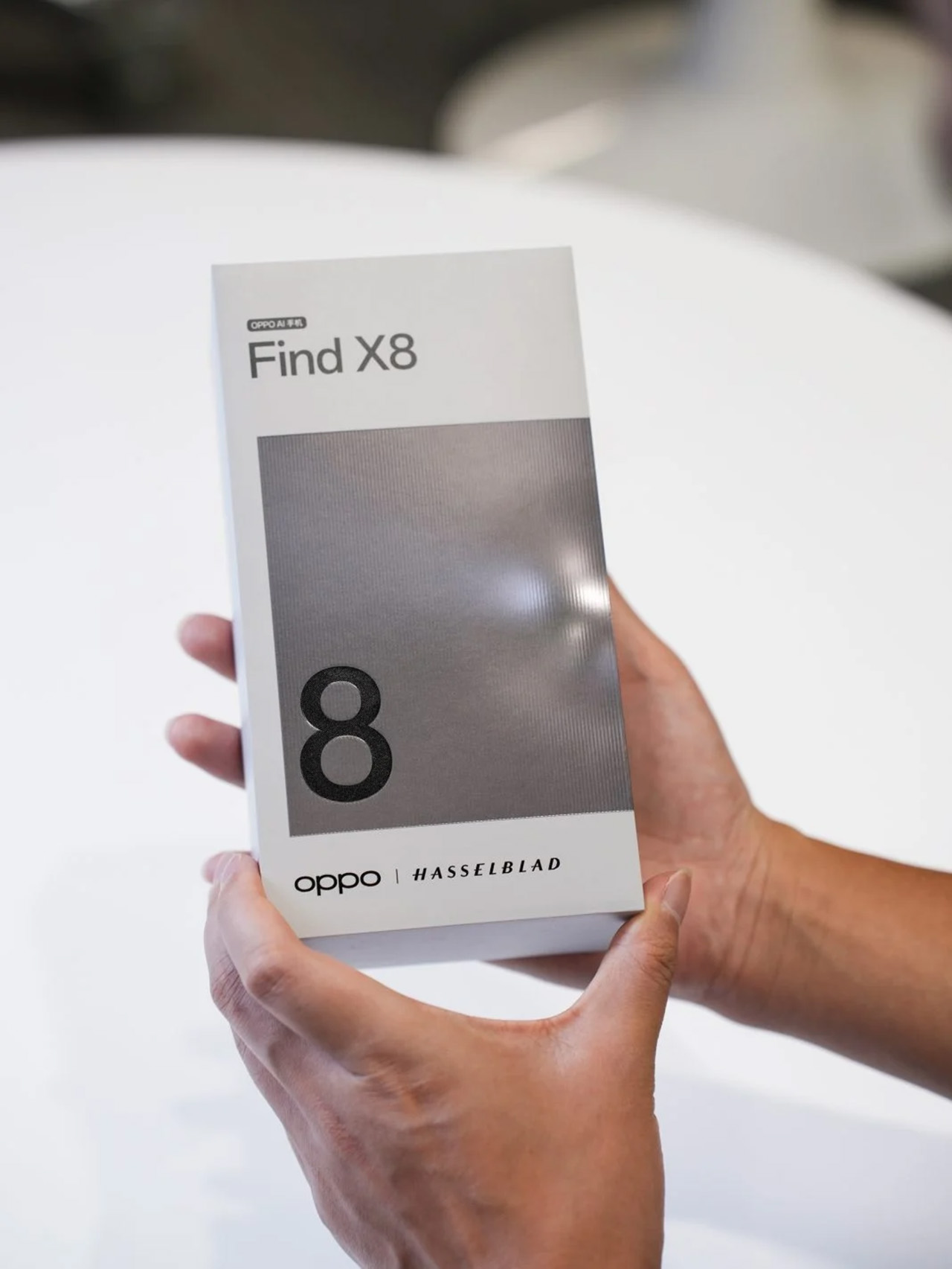 Hộp bán lẻ OPPO Find X8 bị rò rỉ ảnh trên tay