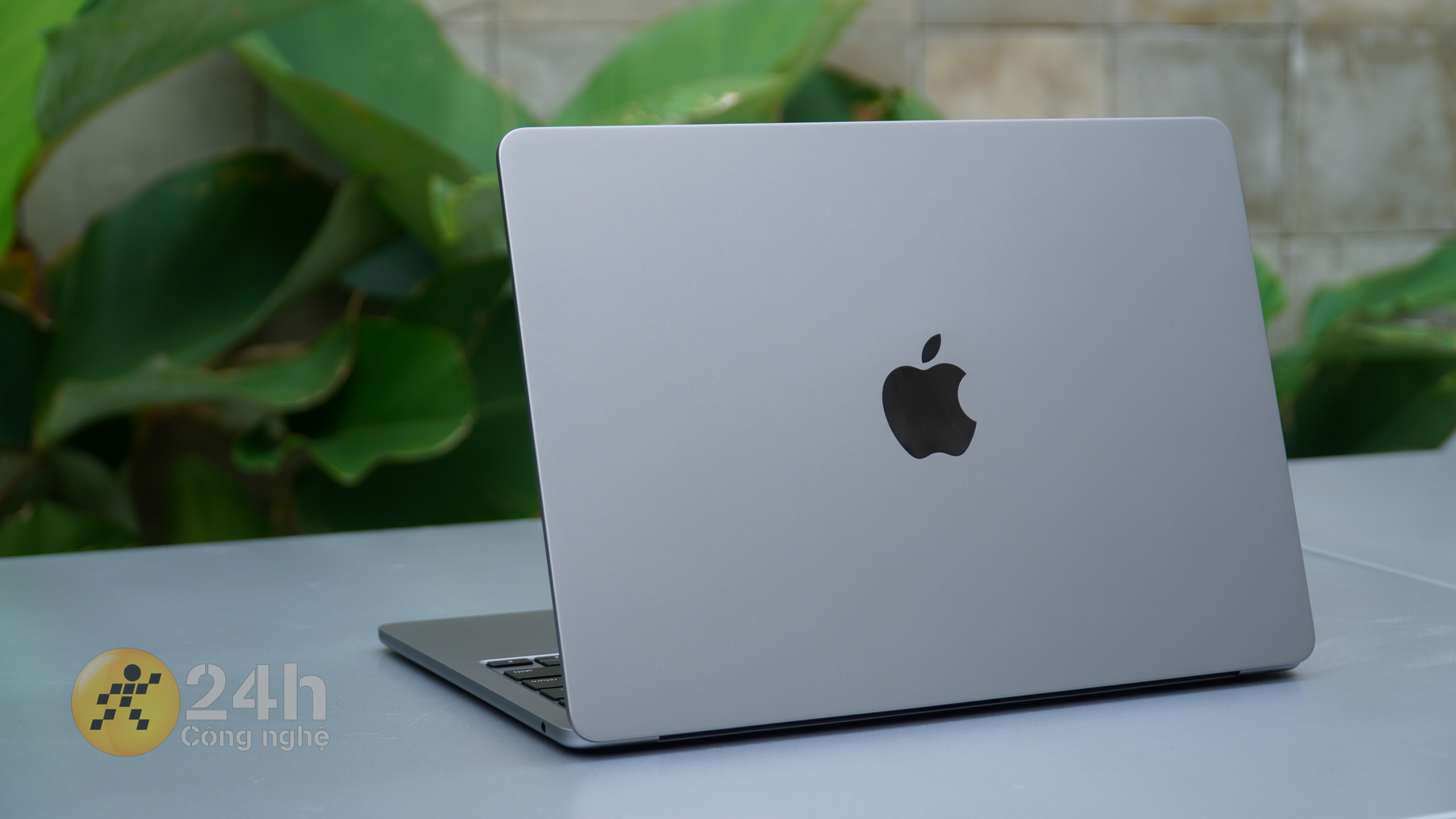 Vậy những chiếc MacBook Air M2 có còn đáng mua không?