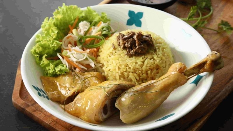 Để duy trì cân nặng mong muốn, cần tính toán lượng calo của khẩu phần cơm gà mà bạn nạp vào cơ thể Để duy trì cân nặng mong muốn, cần tính toán lượng calo của khẩu phần cơm gà mà bạn nạp vào cơ thể