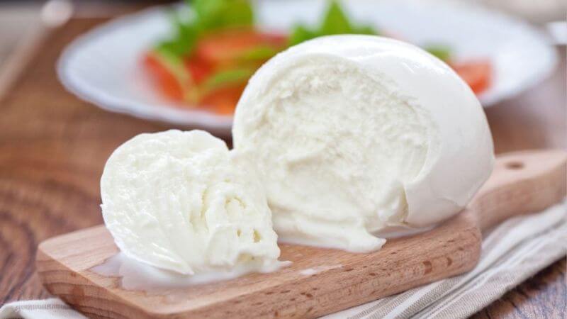 Bạn có thể ăn phô mai vào nhiều thời điểm trong ngày với liều lượng và cách chế biến hợp lý