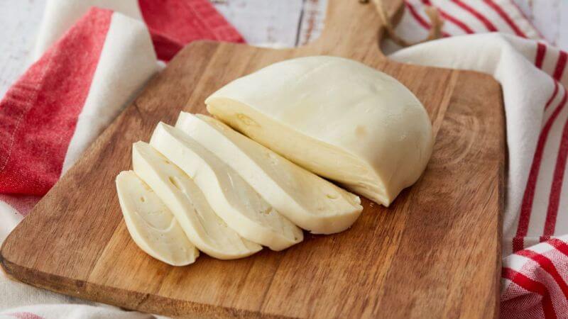 Kết hợp bánh quy, ngũ cốc nguyên hạt với phô mai mozzarella tách béo để có một món ăn nhẹ lành mạnh
