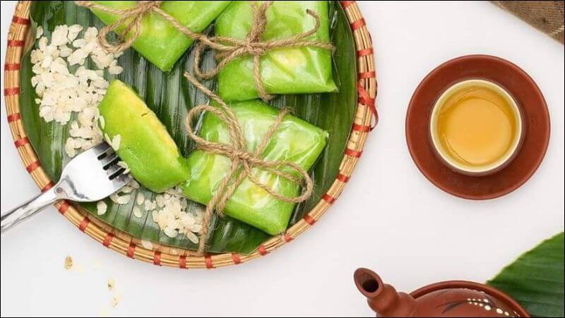Với lượng calo khá cao trong bánh cốm, nếu ăn không đúng cách và không kiểm soát liều lượng thì rất dễ gây tăng cân Với lượng calo khá cao trong bánh cốm, nếu ăn không đúng cách và không kiểm soát liều lượng thì rất dễ gây tăng cân