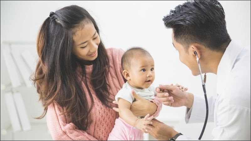 Cần cho trẻ đi khám bác sĩ nếu tình trạng hăm tã kéo dài không khỏi