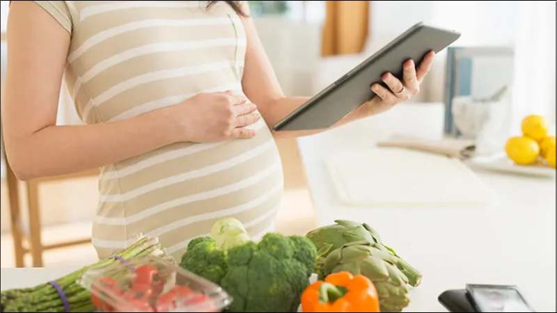 Chế độ dinh dưỡng trong tháng đầu giúp đảm bảo cả mẹ và thai nhi phát triển toàn diện Chế độ dinh dưỡng trong tháng đầu giúp đảm bảo cả mẹ và thai nhi phát triển toàn diện