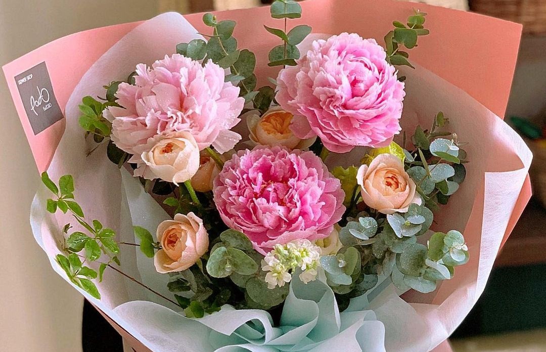 Bó hoa mẫu đơn mang nhiều màu sắc