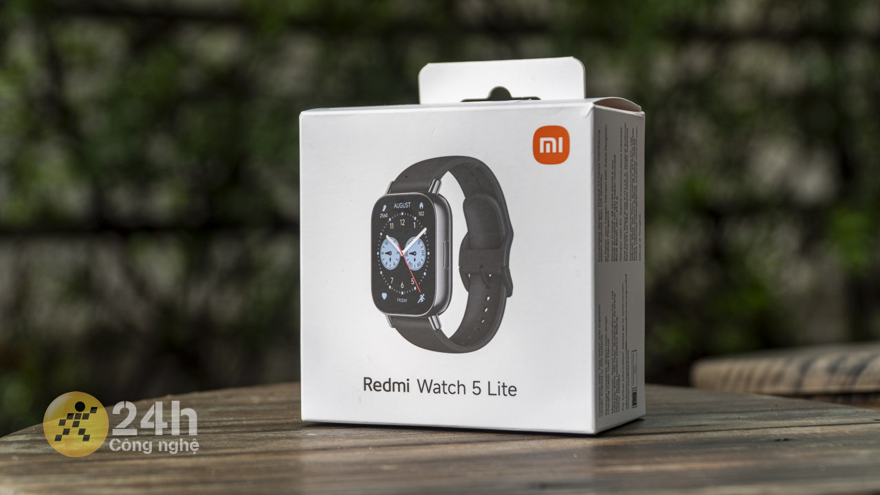 Hộp đựng Redmi Watch 5 Lite được thiết kế theo dạng hình hộp vuông quen thuộc.