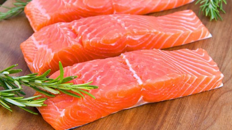 Cá giàu axit béo giúp hạn chế tình trạng viêm da cơ địa