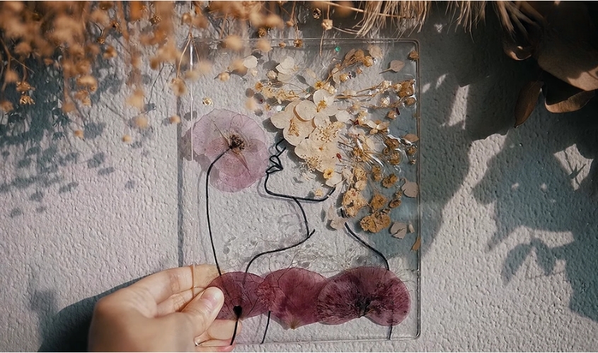 Hoa khô là hoa tươi đã được sấy khô bằng nhiều phương pháp khác nhau