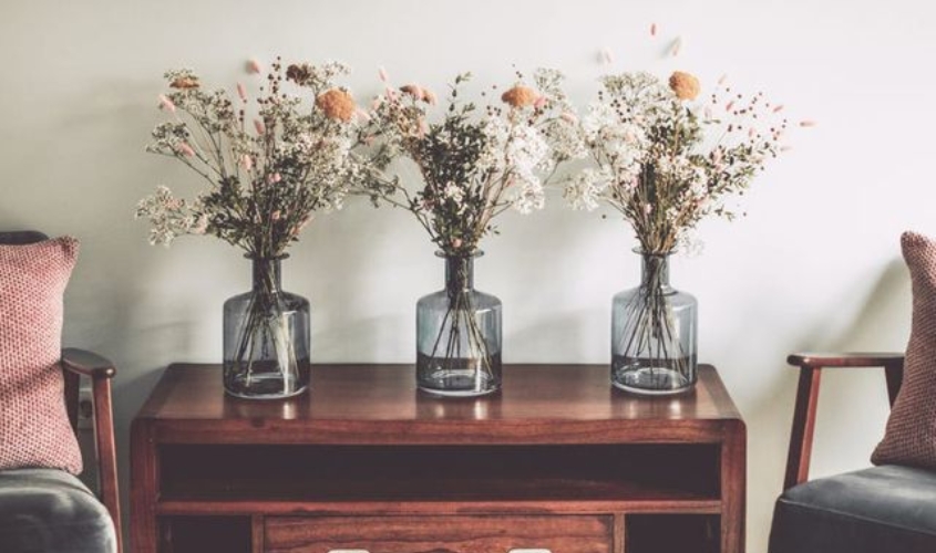 Làm hoa khô bằng cách ngâm cành vào trong nước