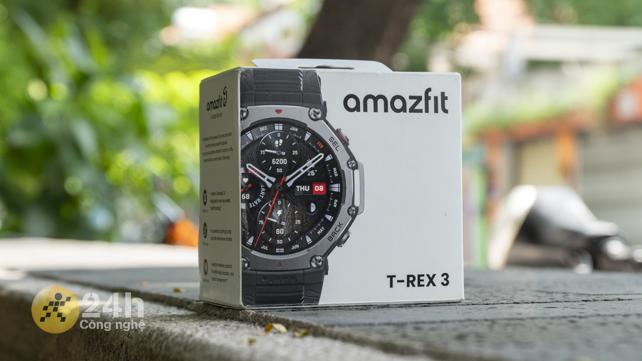 Hộp đựng Amazfit T-Rex 3 được thiết kế theo dạng hình hộp vuông nhỏ gọn với hình sản phẩm nằm ở mặt trước.