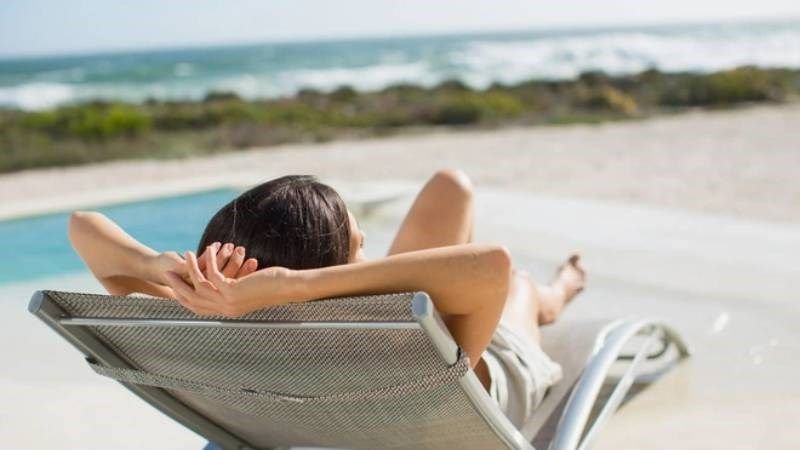 Vitamin D được cơ thể tổng hợp tự nhiên khi da tiếp xúc với ánh sáng mặt trời hoặc có thể được bổ sung qua thực phẩm và thực phẩm chức năng