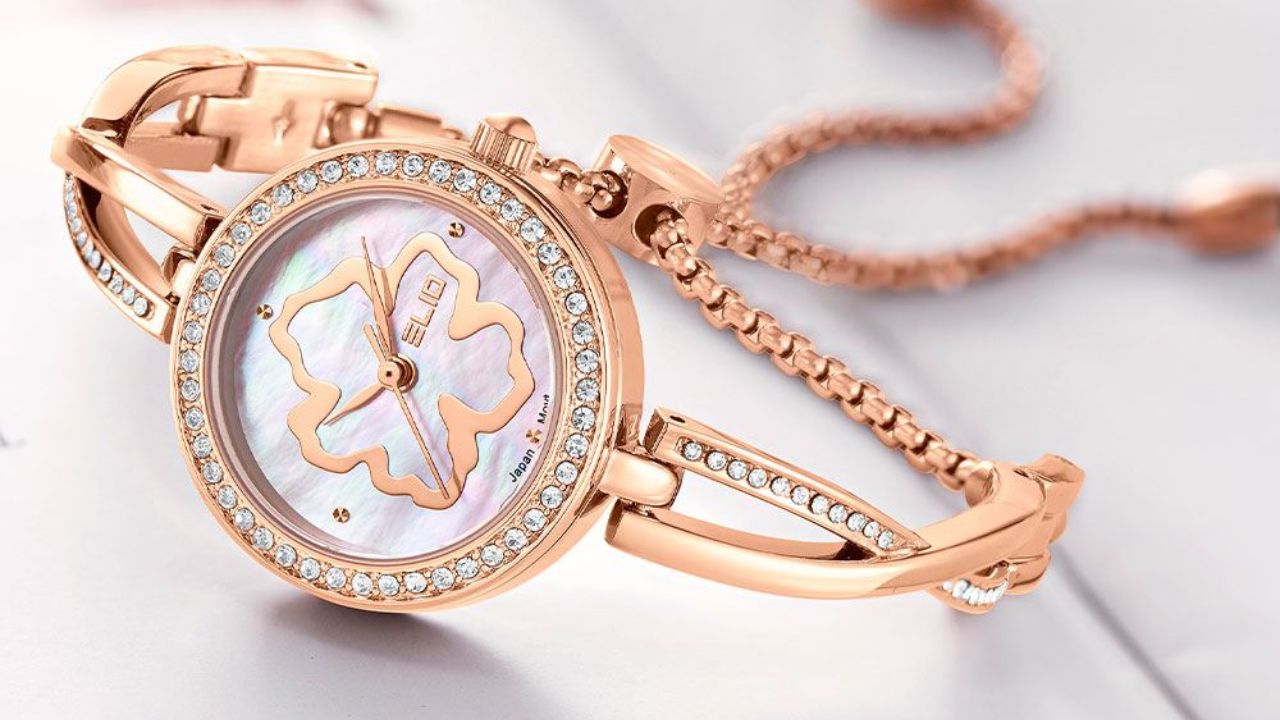Các chiếc đồng hồ nữ màu hồng cực xinh mà bạn nên tặng nàng dịp 20/10