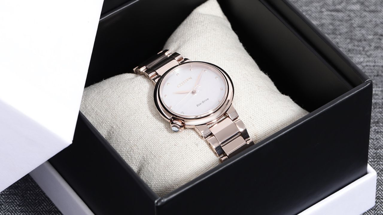 Các chiếc đồng hồ nữ màu hồng cực xinh mà bạn nên tặng nàng dịp 20/10