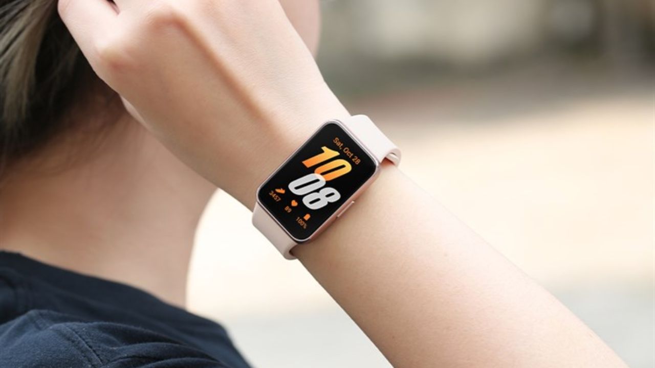 Các chiếc đồng hồ nữ màu hồng cực xinh mà bạn nên tặng nàng dịp 20/10