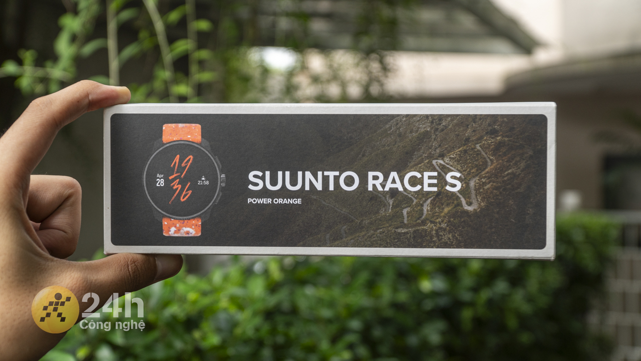 Hộp đựng SUUNTO Race S được thiết kế rất đẹp.