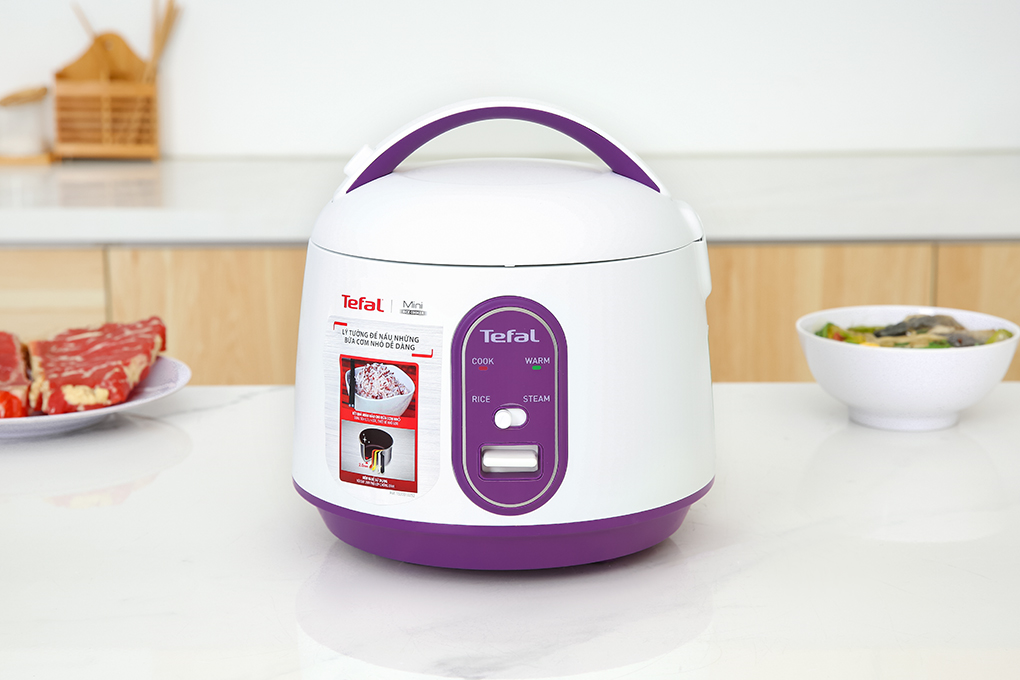 Nồi cơm nắp gài Tefal 0.7 lít RK224168 hiện đang được giảm giá đến 30% chỉ còn 690.000đ (cập nhật đến tháng 10/2024)