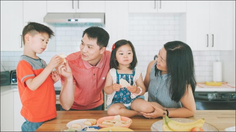 Thời điểm thích hợp cho trẻ uống vitamin C là vào bữa sáng