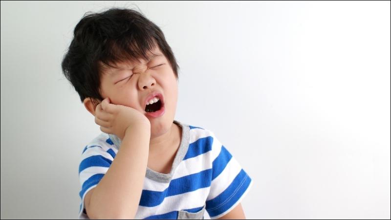 Viêm nướu là tình trạng dễ thấy ở trẻ thiếu vitamin C