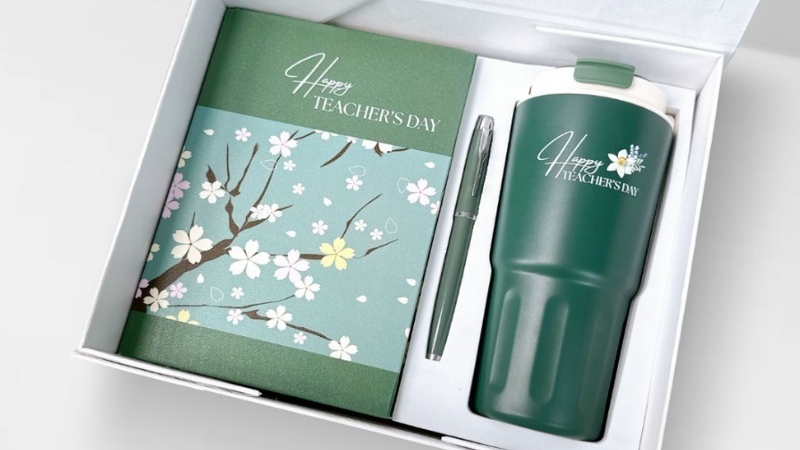 Set qu&agrave; tặng: B&igrave;nh nước, sổ tay tặng thầy c&ocirc;