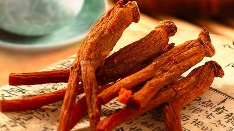 Khó ngủ là tác dụng phụ thường gặp khi dùng hồng sâm quá nhiều