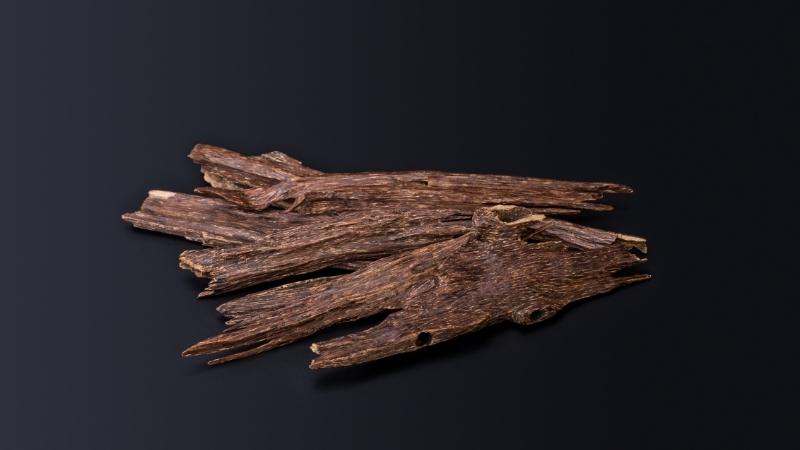Trầm hương chứa các hợp chất có hoạt tính sinh học, đặc biệt là terpenoid và flavonoid