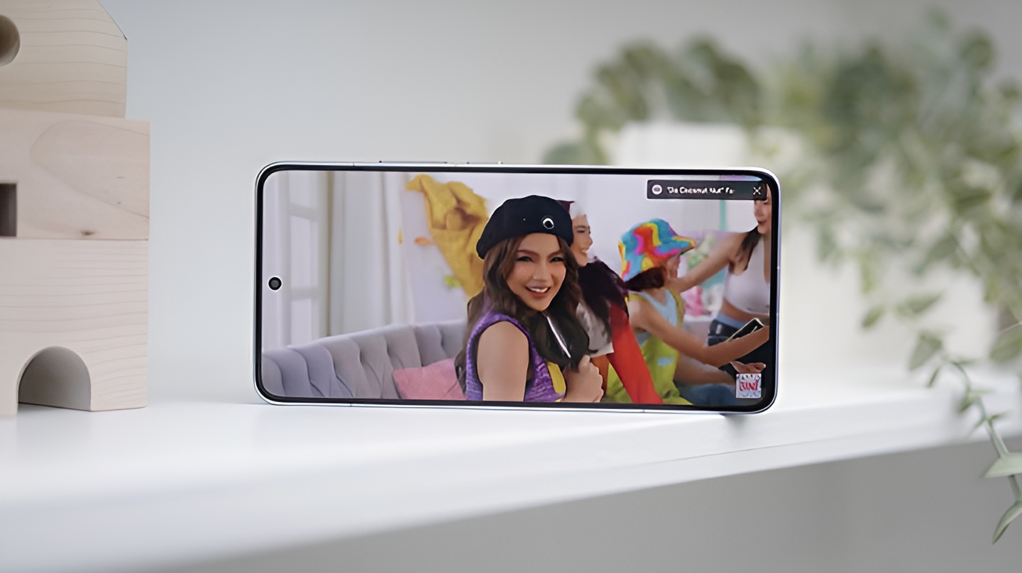 Xiaomi 14T Pro được trang bị màn hình phẳng cùng chất lượng hiển thị rất tuyệt. Nguồn: YugaTech.