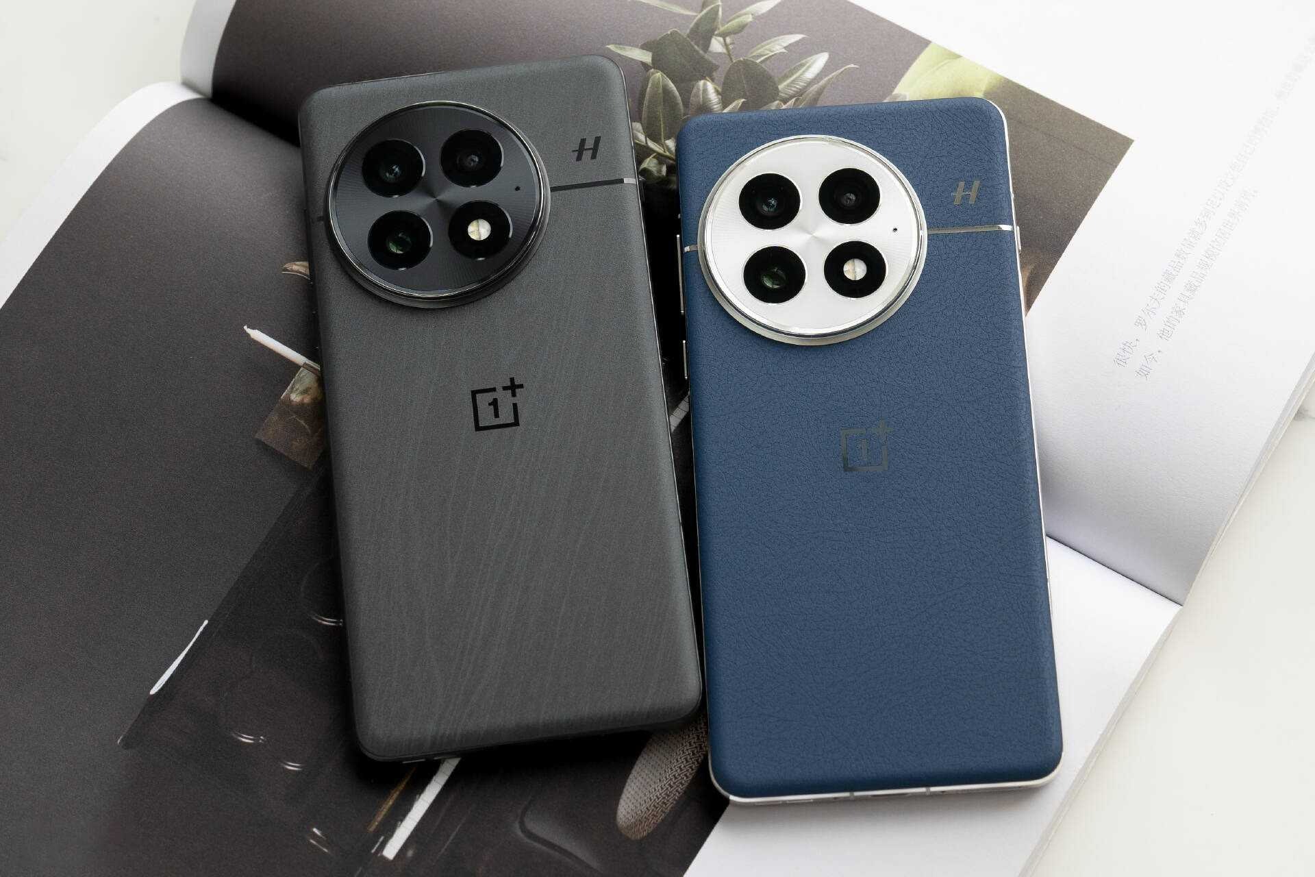 OnePlus 13 có 3 màu để người dùng lựa chọn là Obsidian Secret (Đen), Blues Moment (Xanh) và White Dew Morning (Trắng). Nguồn: Vopmart.