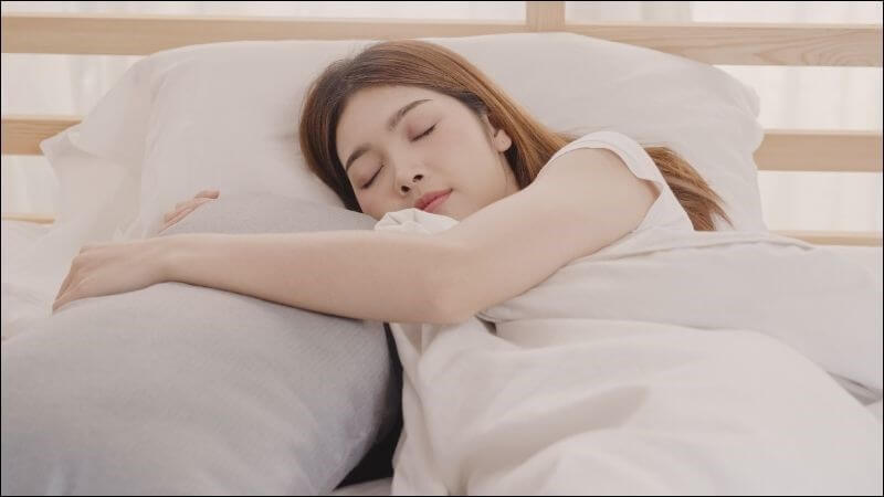 Lá dâu tằm được sử dụng phổ biến trong cả y học cổ truyền và hiện đại để hỗ trợ giấc ngủ