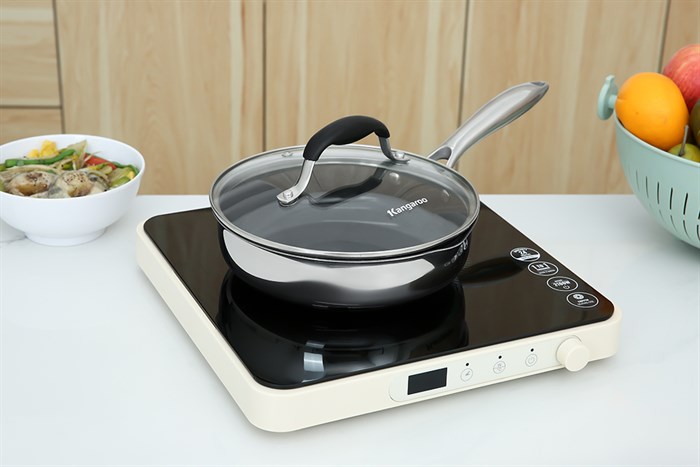 Chảo inox nguyên khối sâu chống dính đáy từ nắp kính 20 cm Kangaroo KG3IF2002 có giá 470.000đ (cập nhật đến tháng 11/2024)