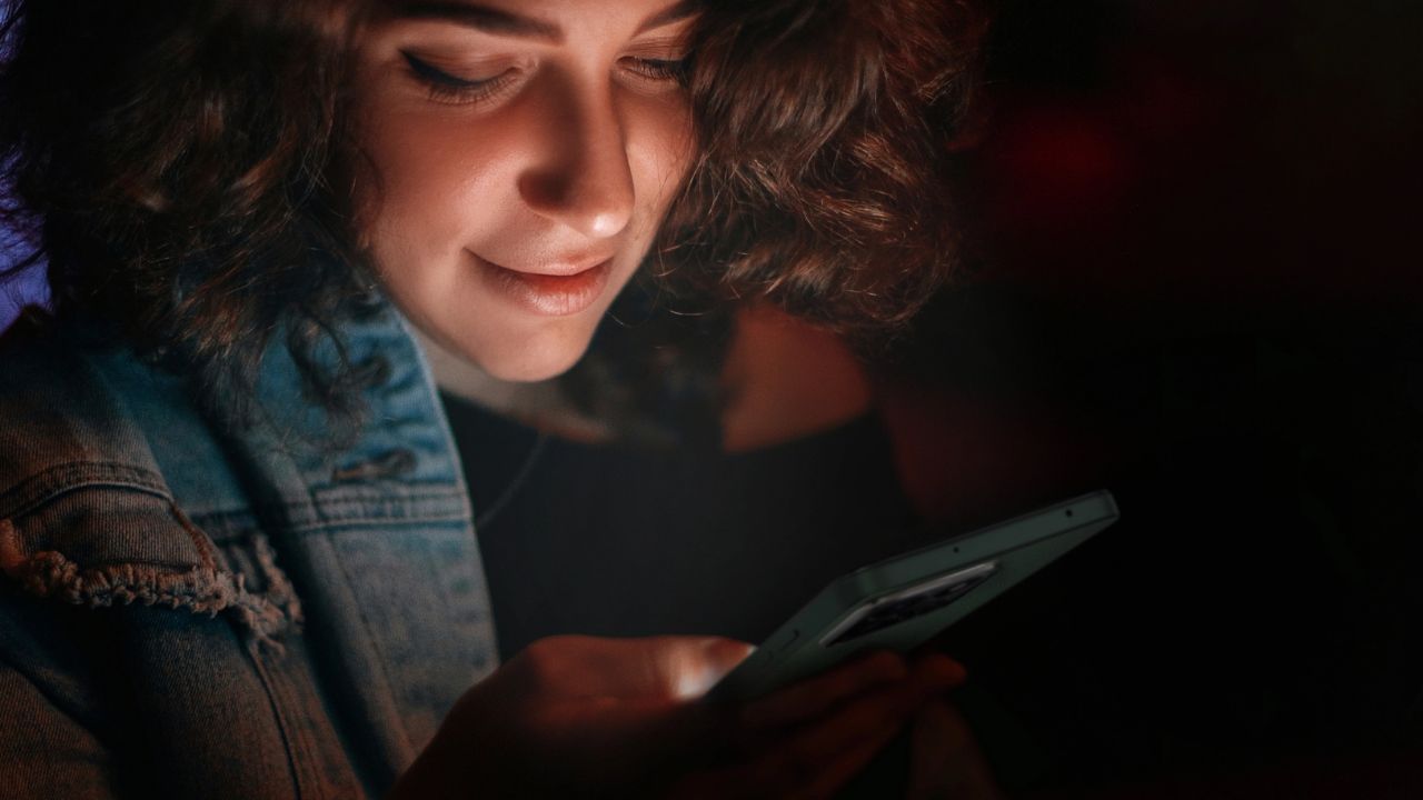 Chọn smartphone giá rẻ thì nên ưu tiên độ phân giải cao hay tần số quét cao?