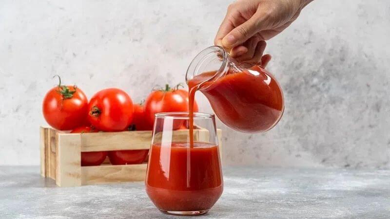 Nước ép cà chua cung cấp natri - một chất điện giải quan trọng đối với cơ thể