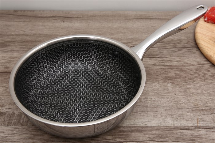 Chảo inox sâu 20 cm Fivestar Blackcube FPC20001, đáy 3 lớp, chống dính tổ ong, tay cầm inox chắc chắn