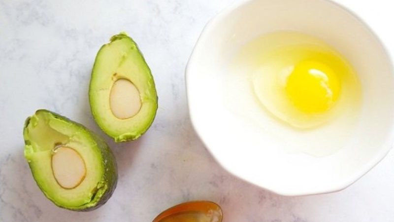 Mặt nạ lòng trắng trứng gà và bơ trị nám và giảm thâm