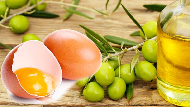 Mặt nạ lòng trắng trứng gà với dầu oliu có tác dụng chống lão hóa