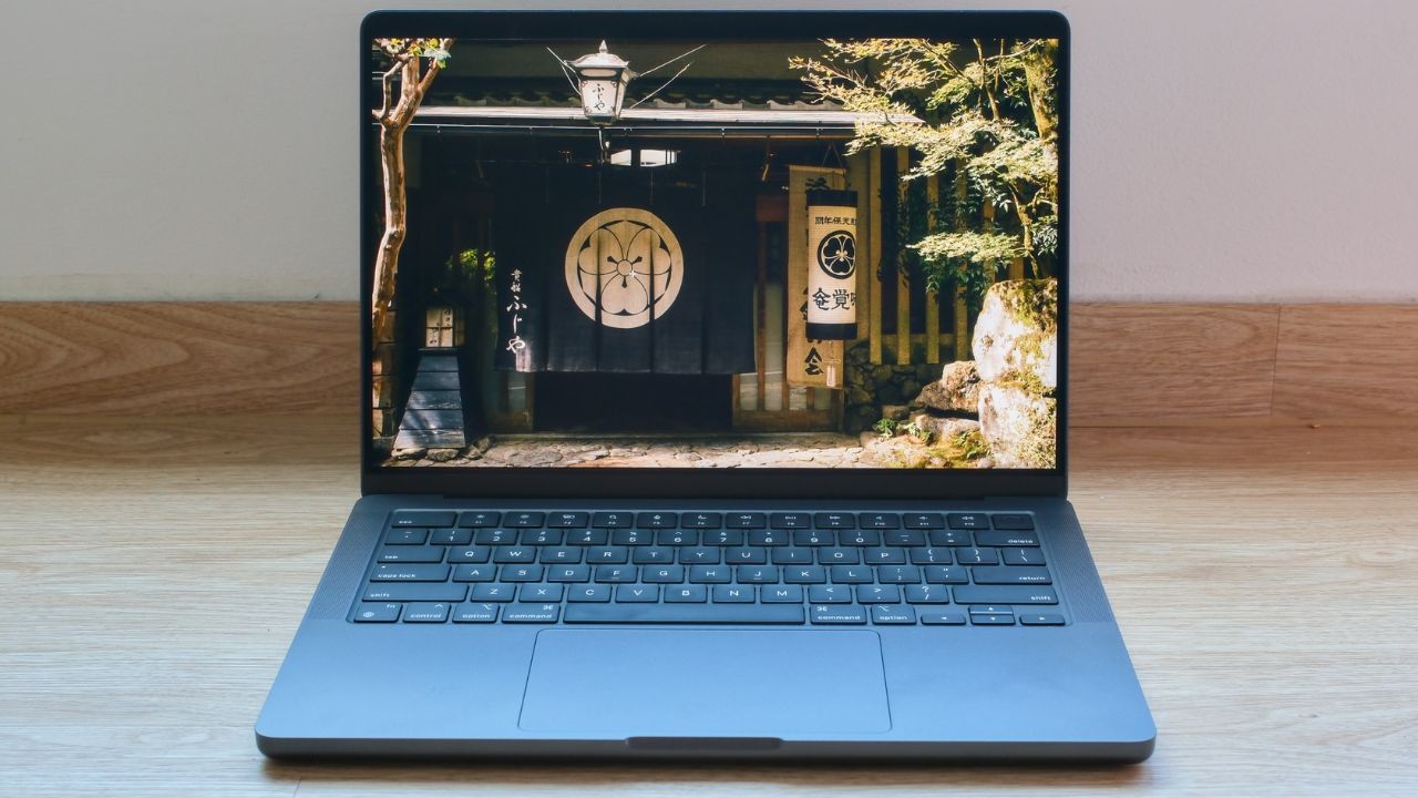 Hình ảnh thực tế màn hình MacBook Pro