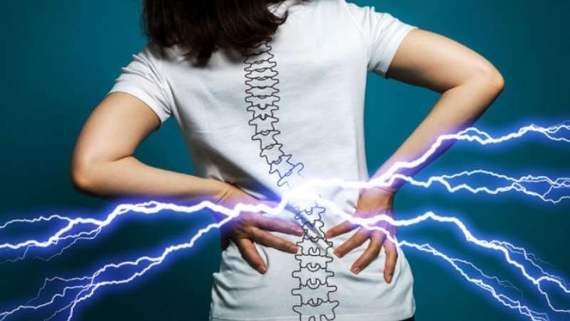 Tư thế gác chân lên tường giúp kéo giãn, giảm áp lực và giảm đau vùng lưng dưới