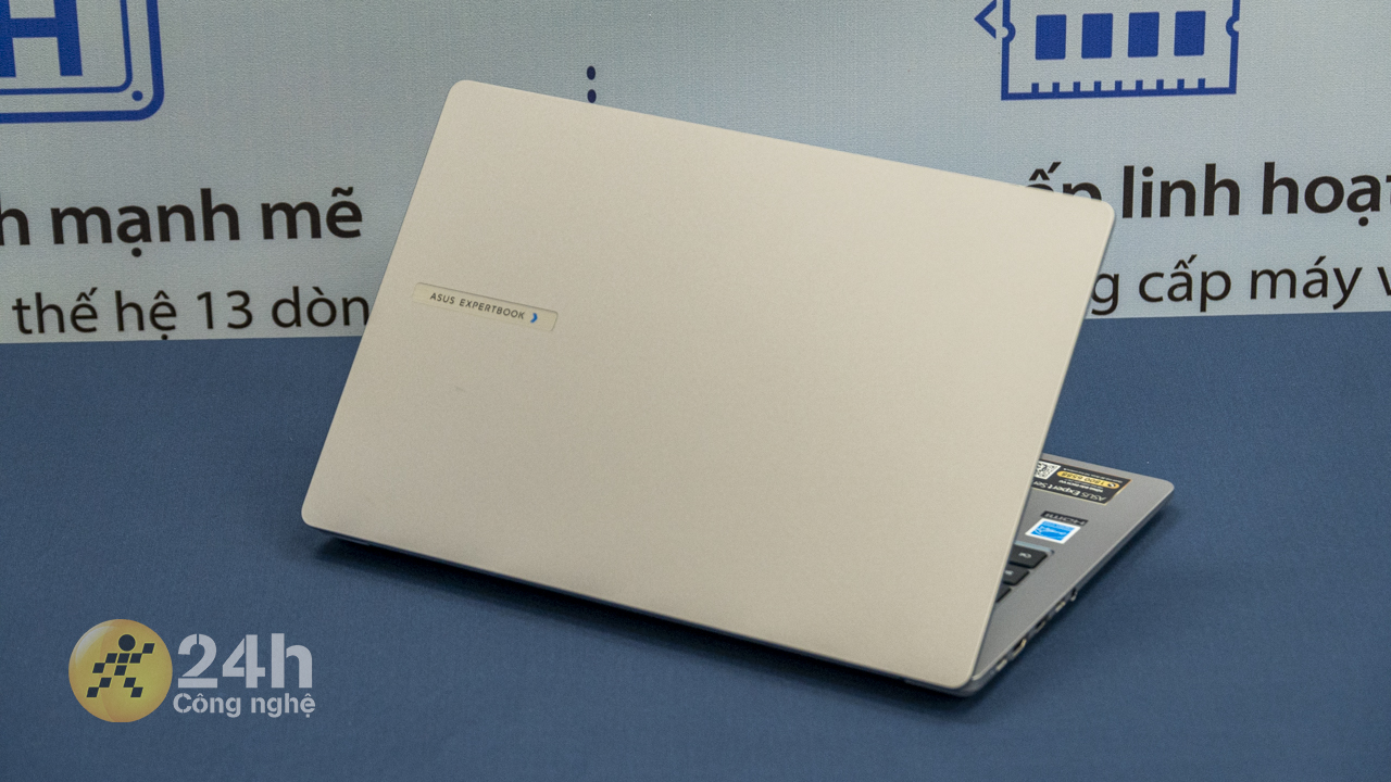 çASUS ExpertBook P1 (P1403) sở hữu thiết kế gọn nhẹ và chỉ nặng khoảng 1.4 kg.