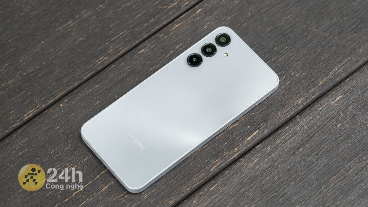 Galaxy A16 4G là sản phẩm dáng dùng trong phân khúc giá 5 triệu đồng. Galaxy A16 4G là sản phẩm dáng dùng trong phân khúc giá 5 triệu đồng.